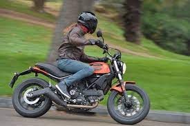 xe moto tầm trung