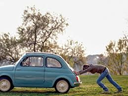 xử lý xe ô tô hết điện