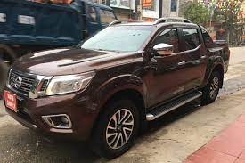 xe bán tải nissan cũ.